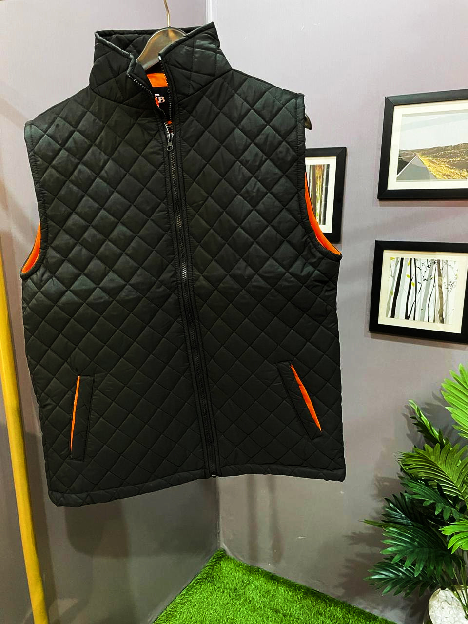 SLEEVELESS PUFFER JACKET